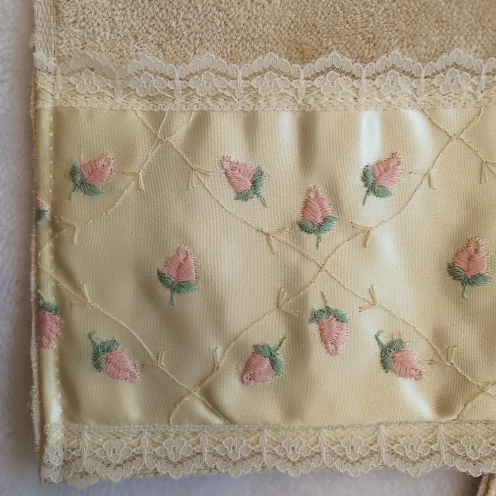 2 Vintage Ames Towels Set Pink Rosebud Floral Lace Satin Trim Cottagecore USA
